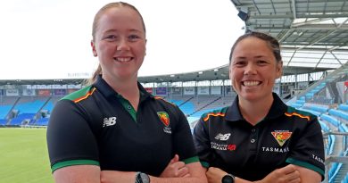 Under 19 Tasmanian Tigers Women’s player Shelby Leonard and head coach Natalie Schilov at Blundstone Arena.